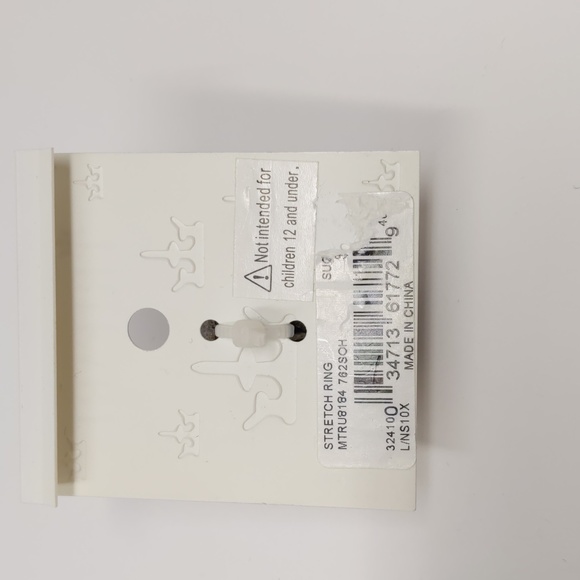 Trifari Rhinestone Stretch Ring Blue Gunmetal Gray NEW - Picture 3 of 7